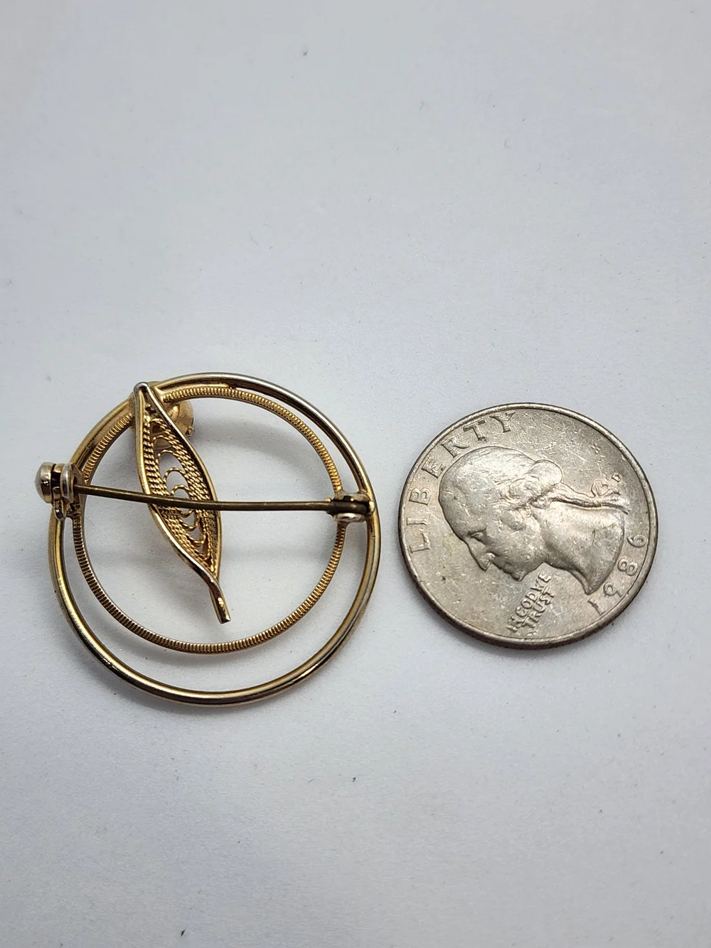 ✨️ 5 For 25 ✨️Gold-Tone Circular Brooch with Red Gemstone